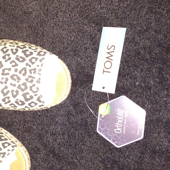 👣TOM'S Michelle Wedge Espadrille Natural Texture in Mini Leopard - Picture 7 of 12